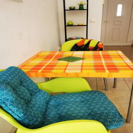 Apartman In With Beachfront Access *