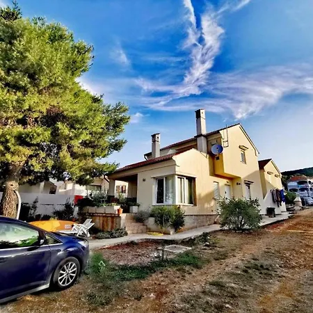 Appartement In With Beachfront Access *
