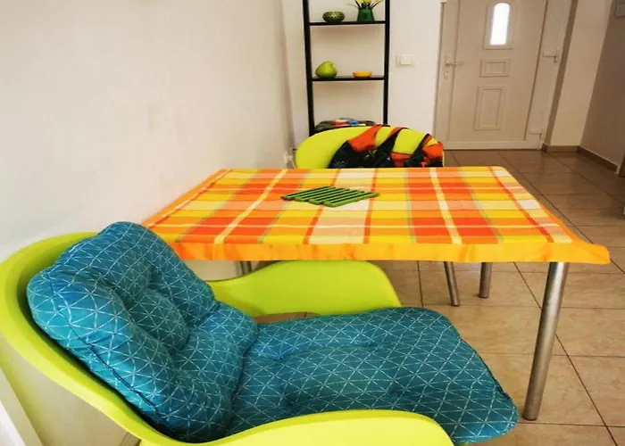 Appartement In With Beachfront Access *