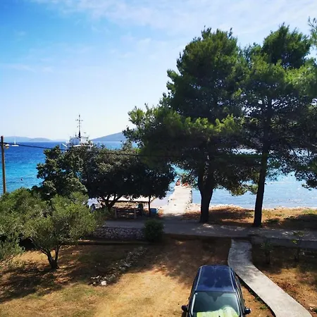 In With Beachfront Access Apartment Brgulje