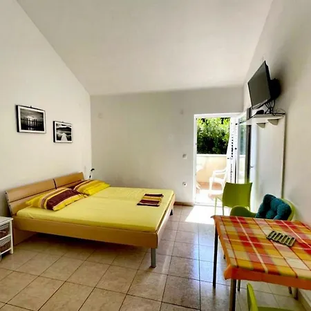 In With Beachfront Access * Brgulje