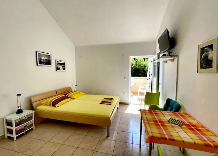 In With Beachfront Access * Brgulje